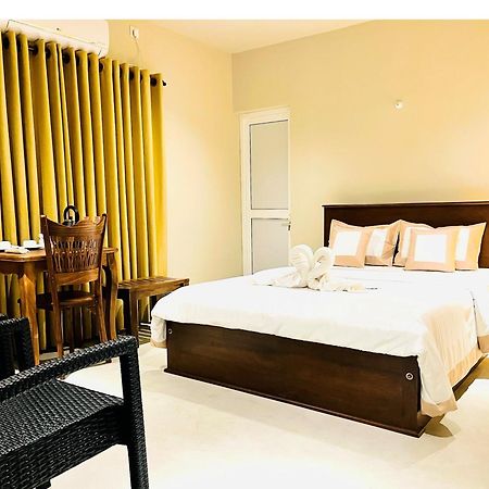 Ceylon Kingsmen Garden Hotel - Katunayake Negombo Exterior photo